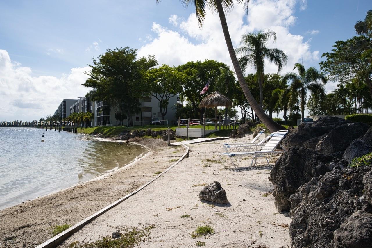 LAKE EMERALD CONDOMINIUM - Residential