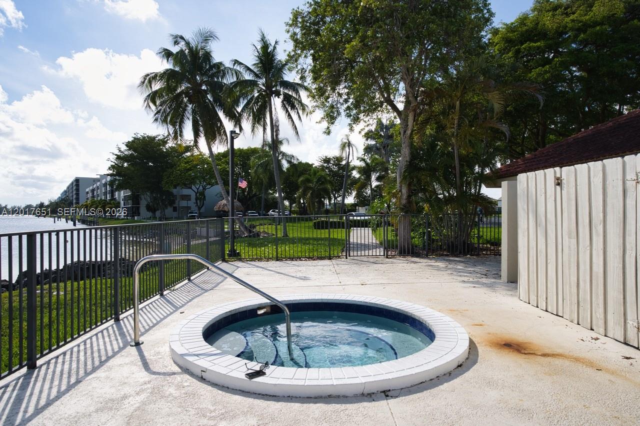 LAKE EMERALD CONDOMINIUM - Residential