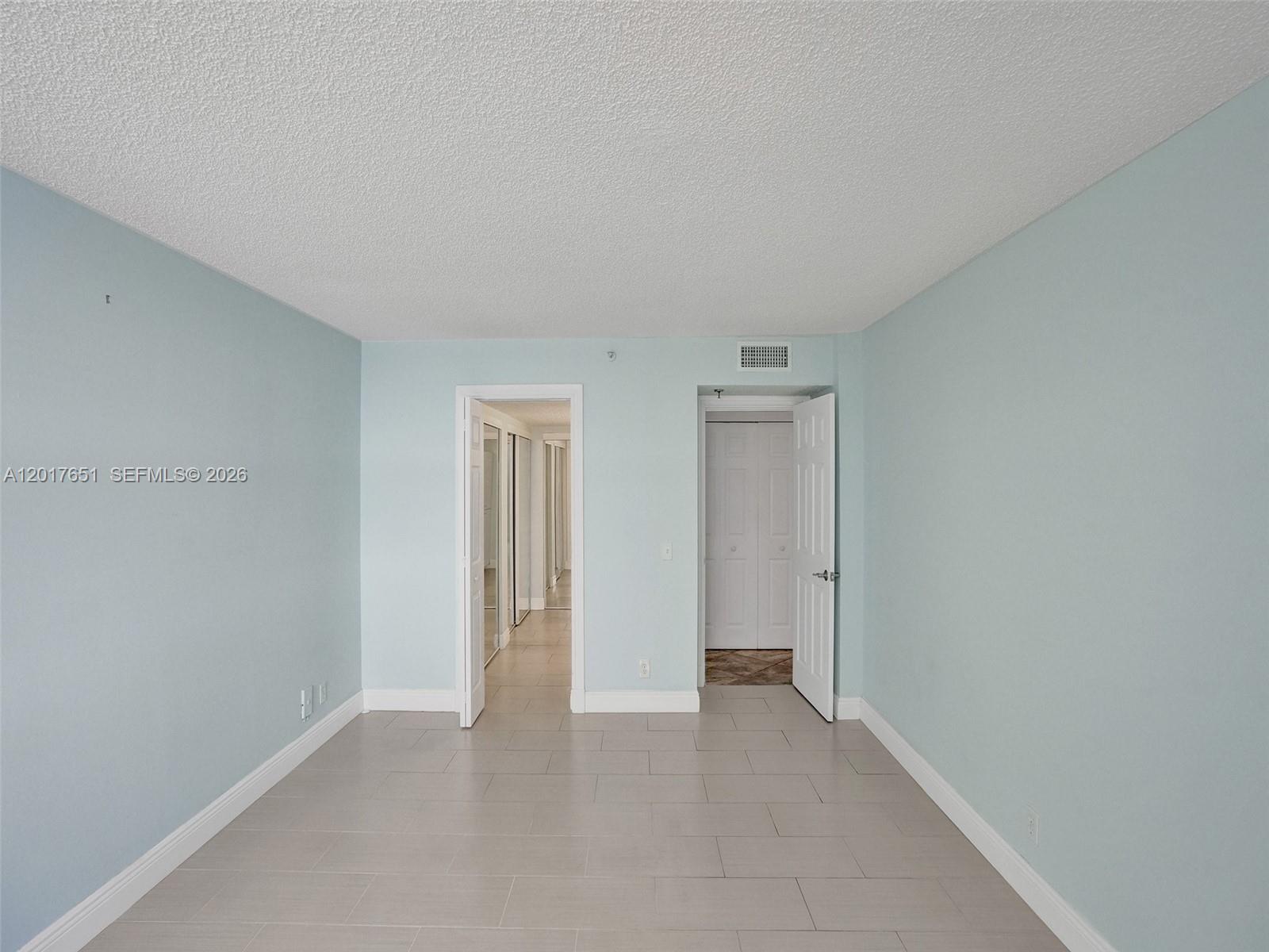 LAKE EMERALD CONDOMINIUM - Residential