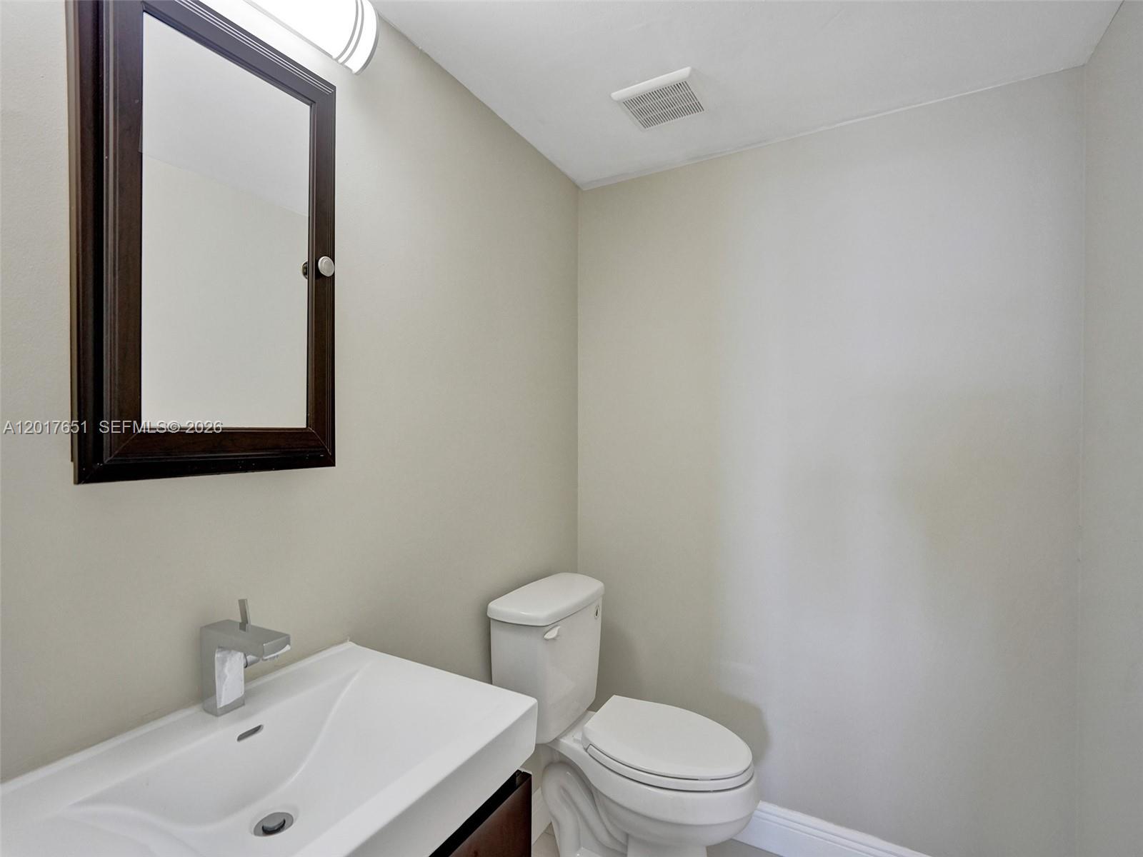LAKE EMERALD CONDOMINIUM - Residential