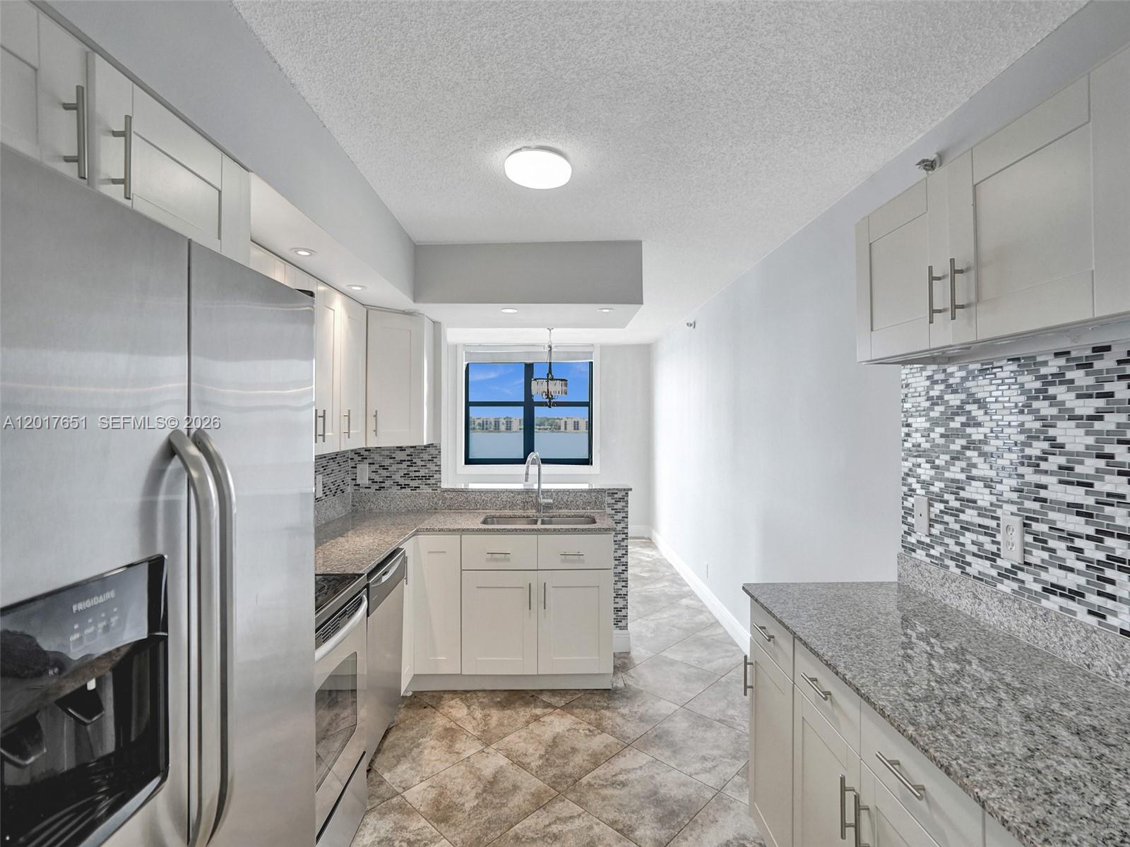LAKE EMERALD CONDOMINIUM - Residential