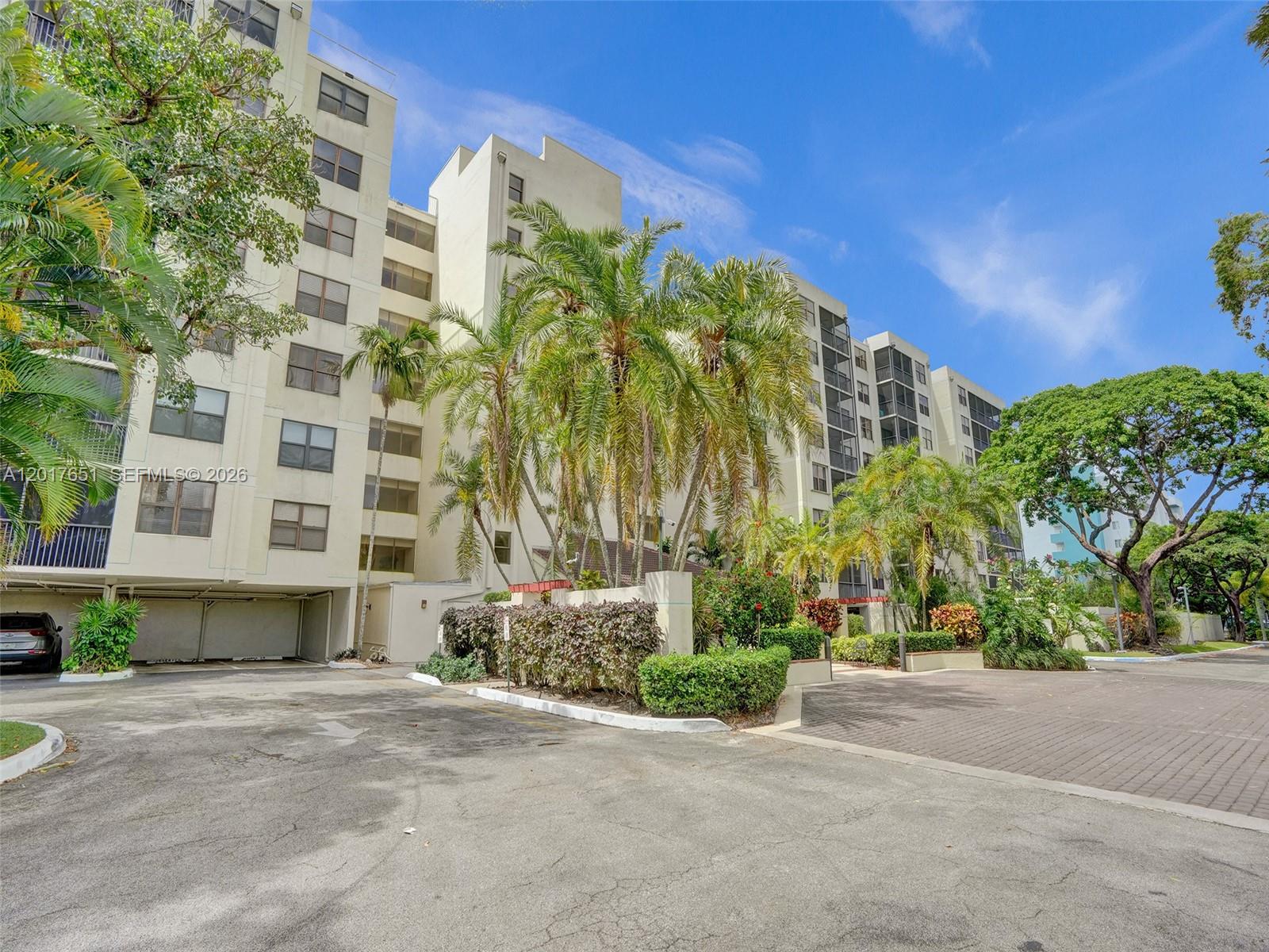 LAKE EMERALD CONDOMINIUM - Residential