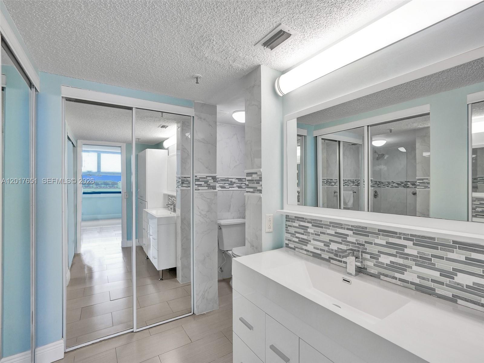 LAKE EMERALD CONDOMINIUM - Residential
