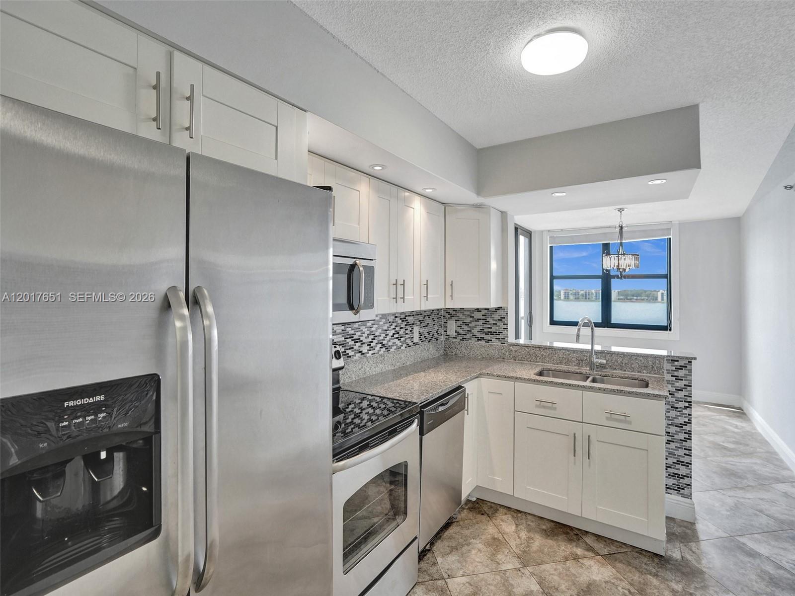 LAKE EMERALD CONDOMINIUM - Residential