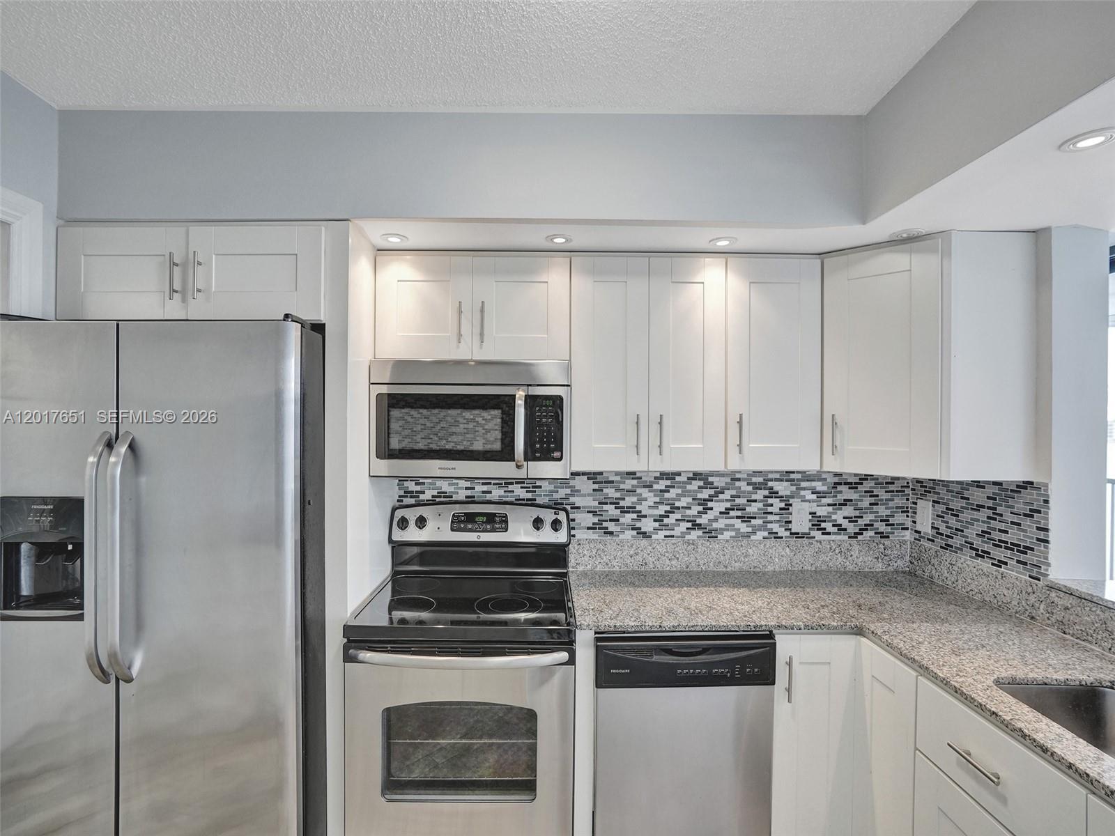 LAKE EMERALD CONDOMINIUM - Residential