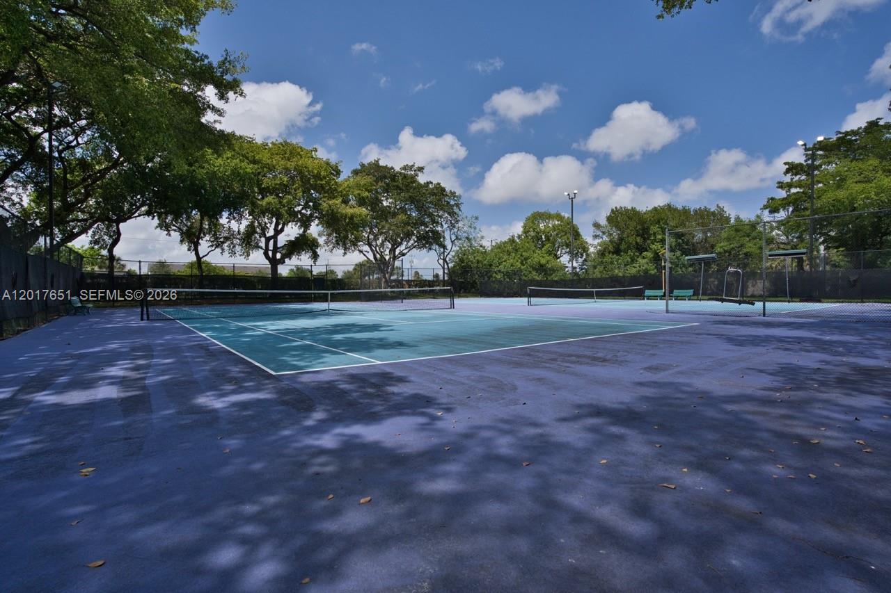 LAKE EMERALD CONDOMINIUM - Residential