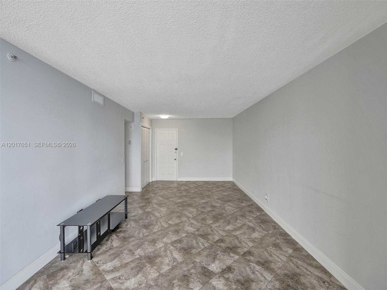 LAKE EMERALD CONDOMINIUM - Residential