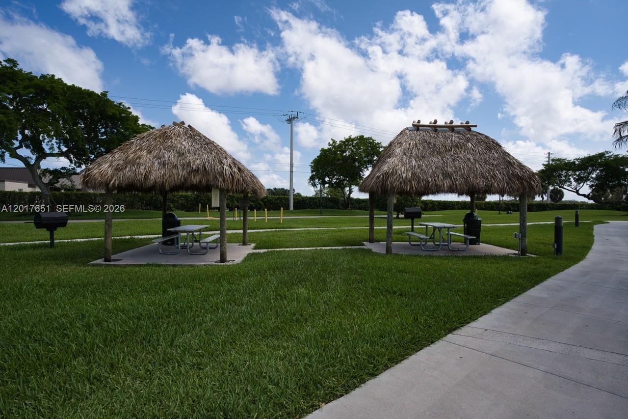 LAKE EMERALD CONDOMINIUM - Residential