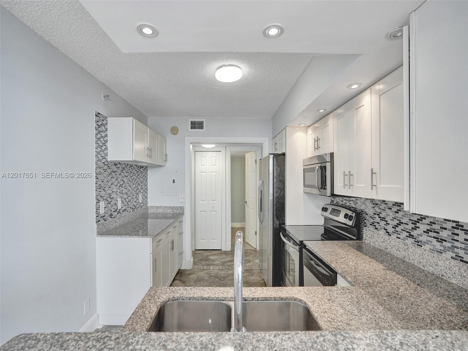 LAKE EMERALD CONDOMINIUM - Residential