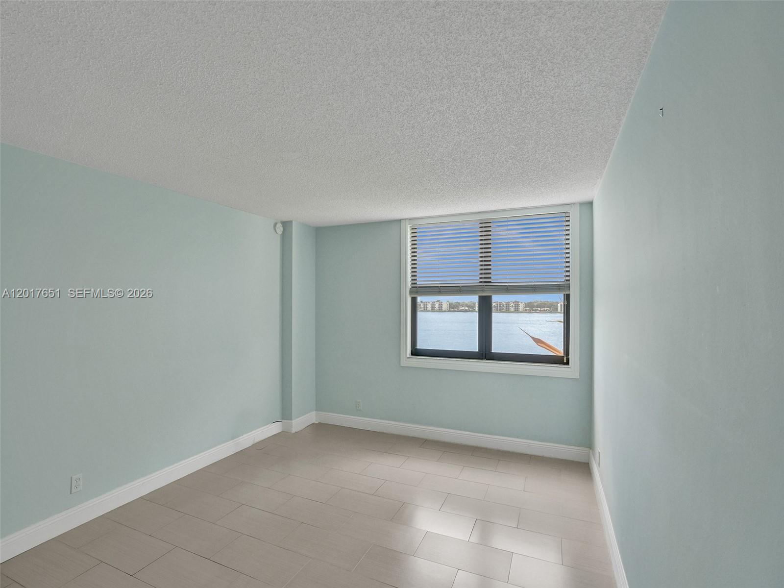 LAKE EMERALD CONDOMINIUM - Residential