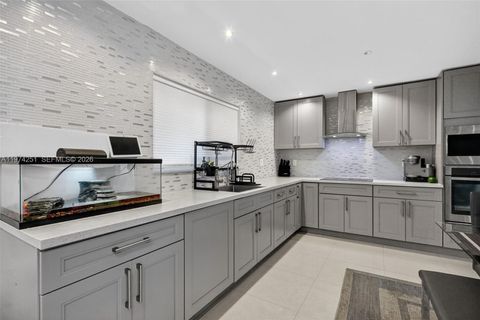 221 NE 212th St Miami FL 33179