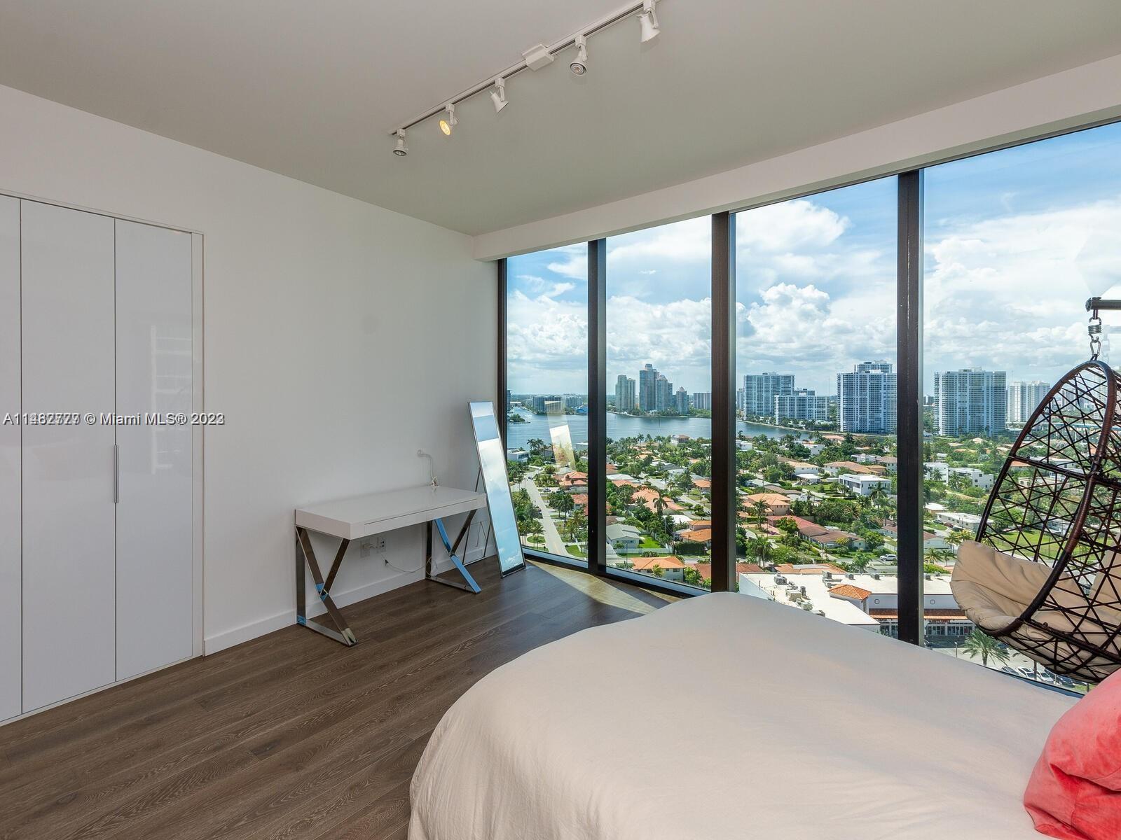 18555 COLLINS AVENUE COND - Residential