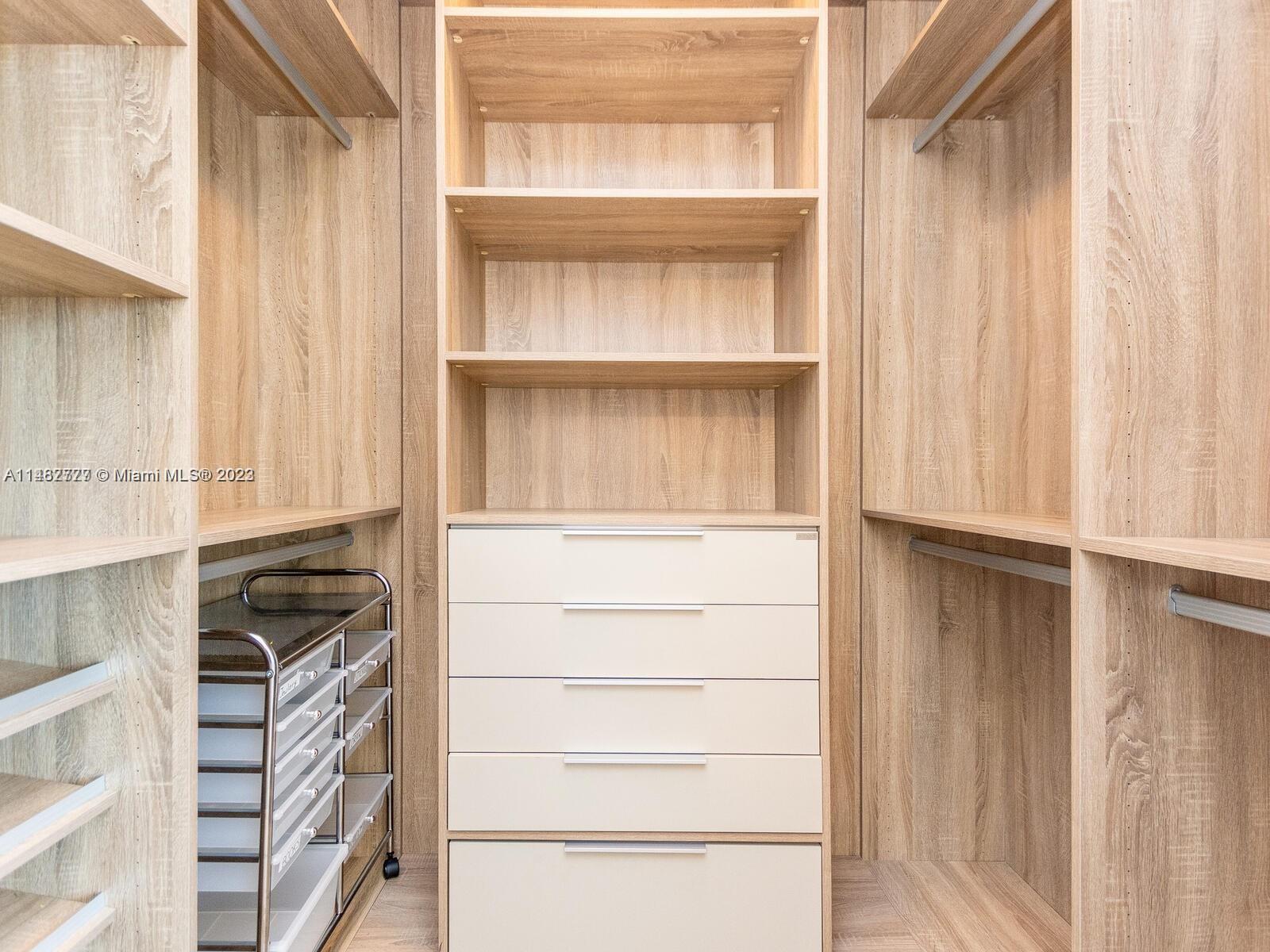 18555 COLLINS AVENUE COND - Residential