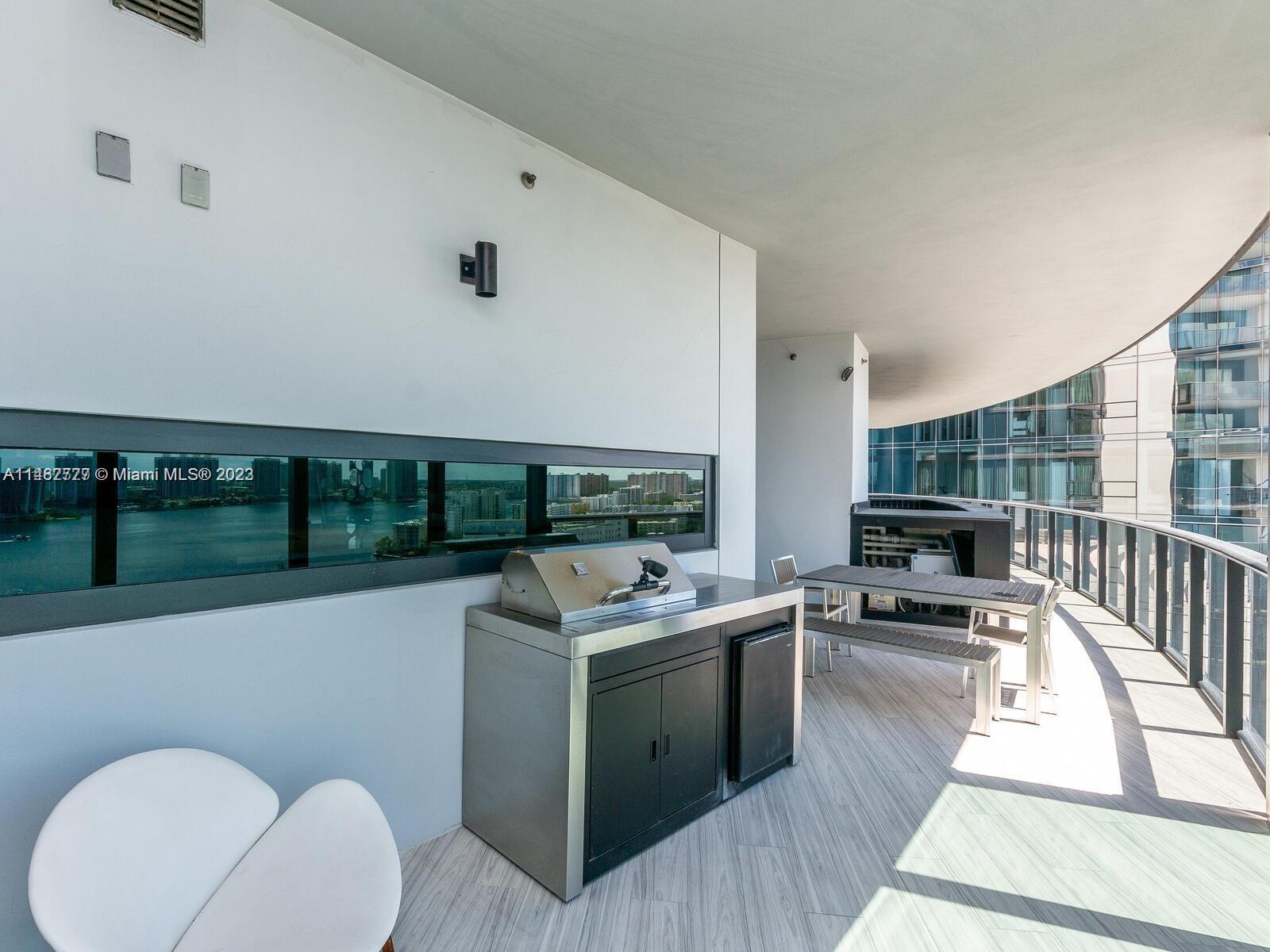 18555 COLLINS AVENUE COND - Residential