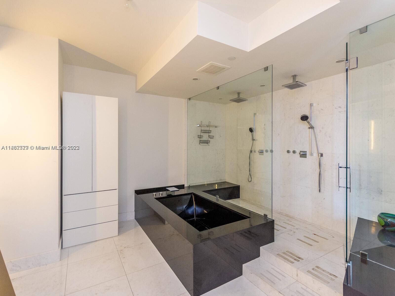 18555 COLLINS AVENUE COND - Residential