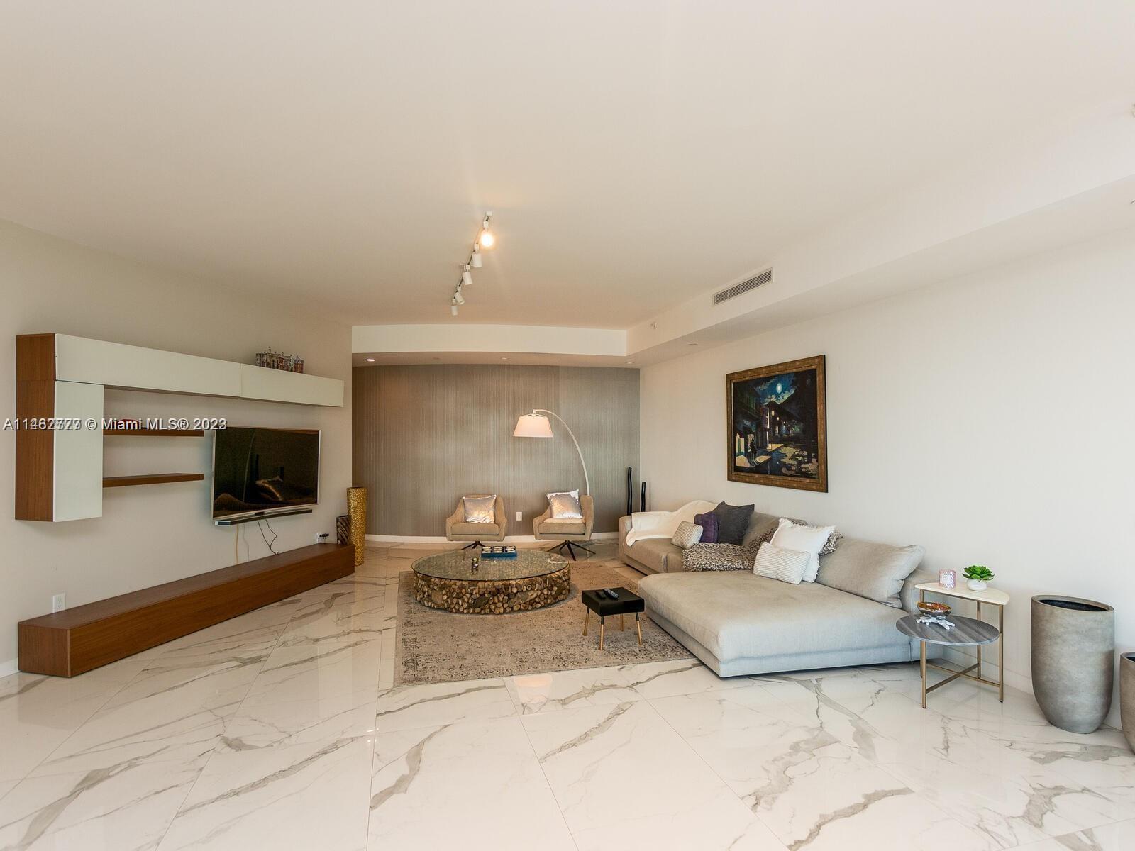 18555 COLLINS AVENUE COND - Residential