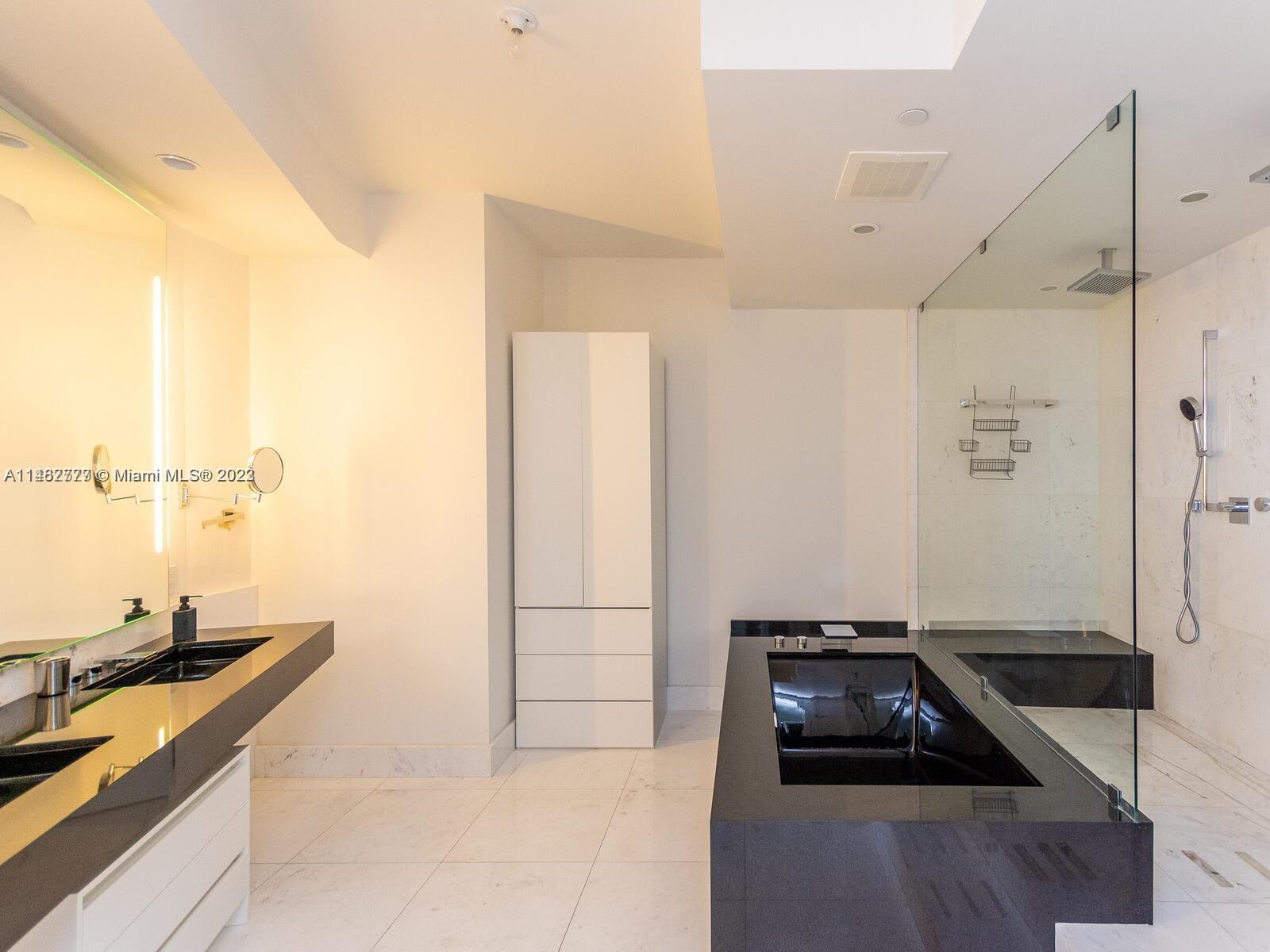 18555 COLLINS AVENUE COND - Residential