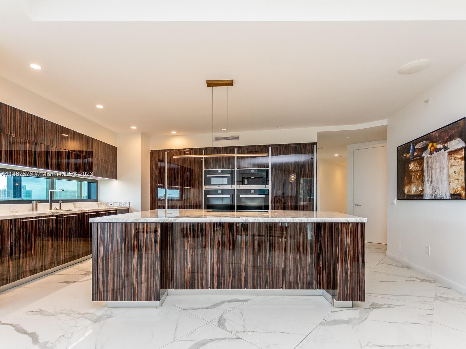 18555 COLLINS AVENUE COND - Residential