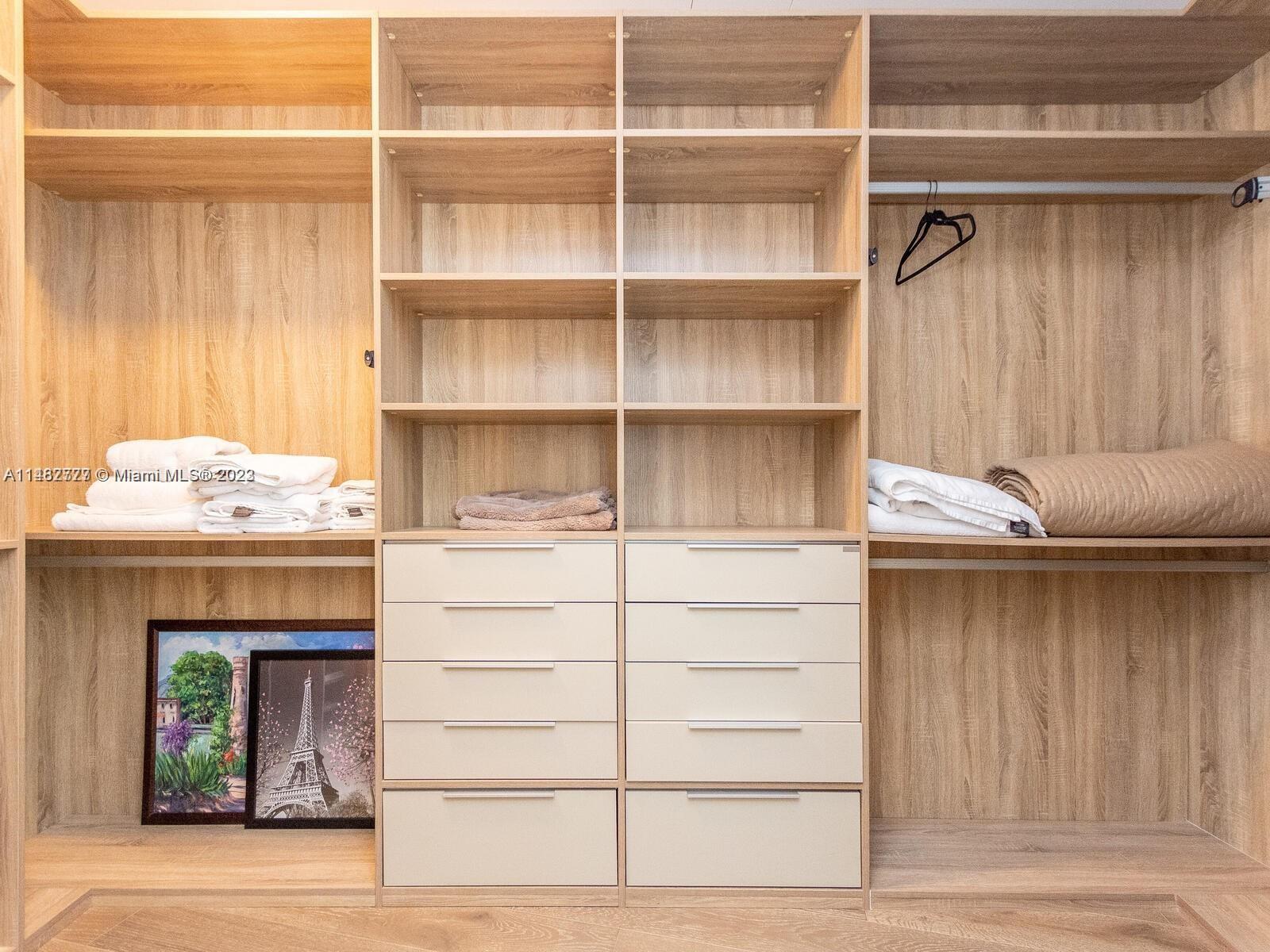 18555 COLLINS AVENUE COND - Residential