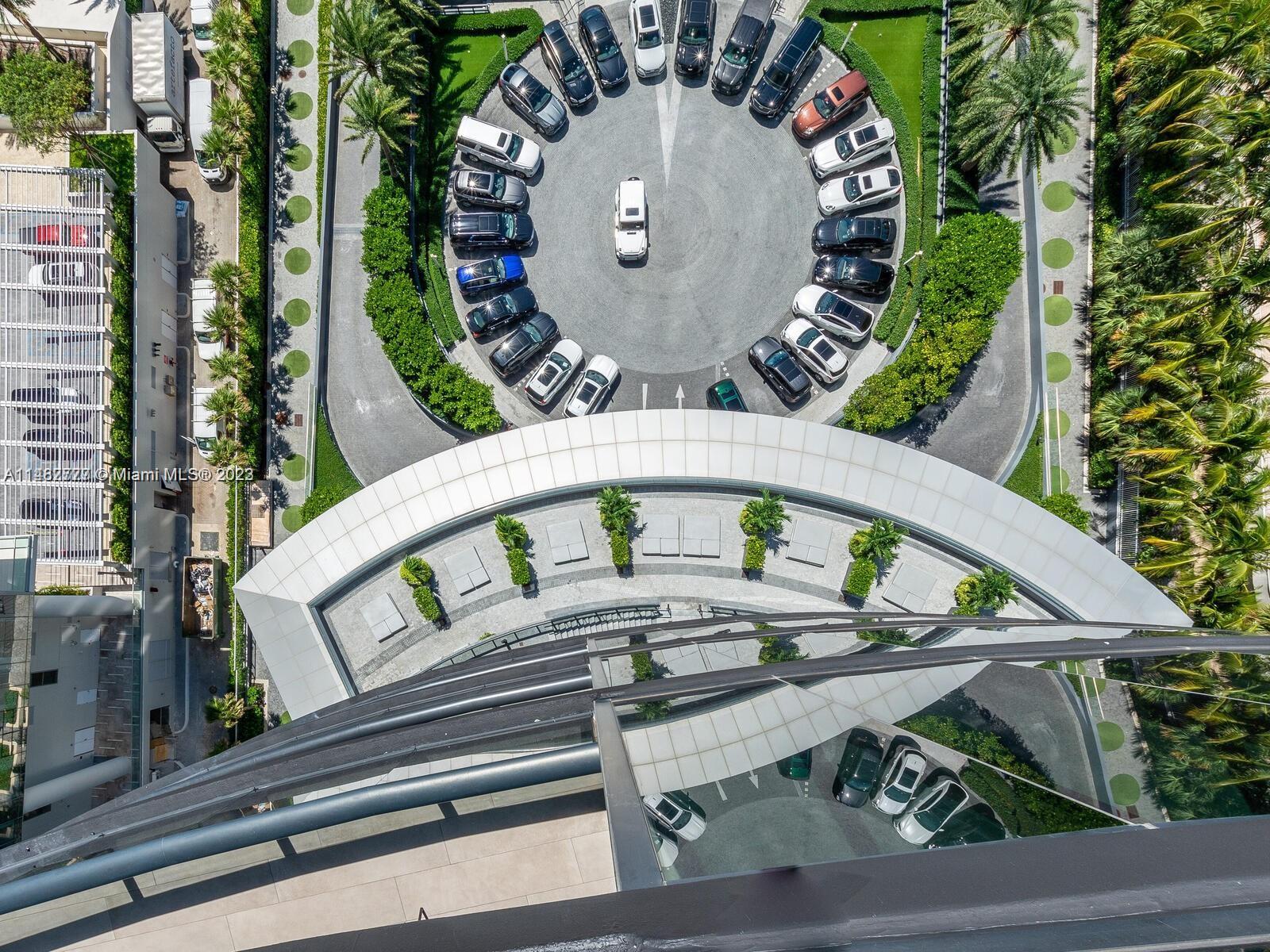 18555 COLLINS AVENUE COND - Residential