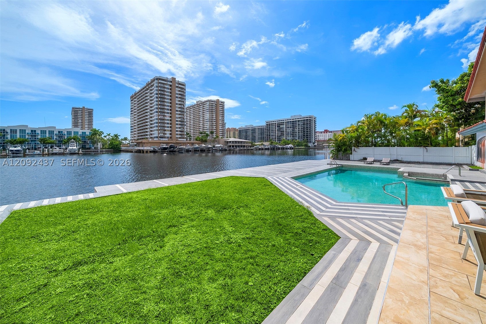 507 Palm Dr