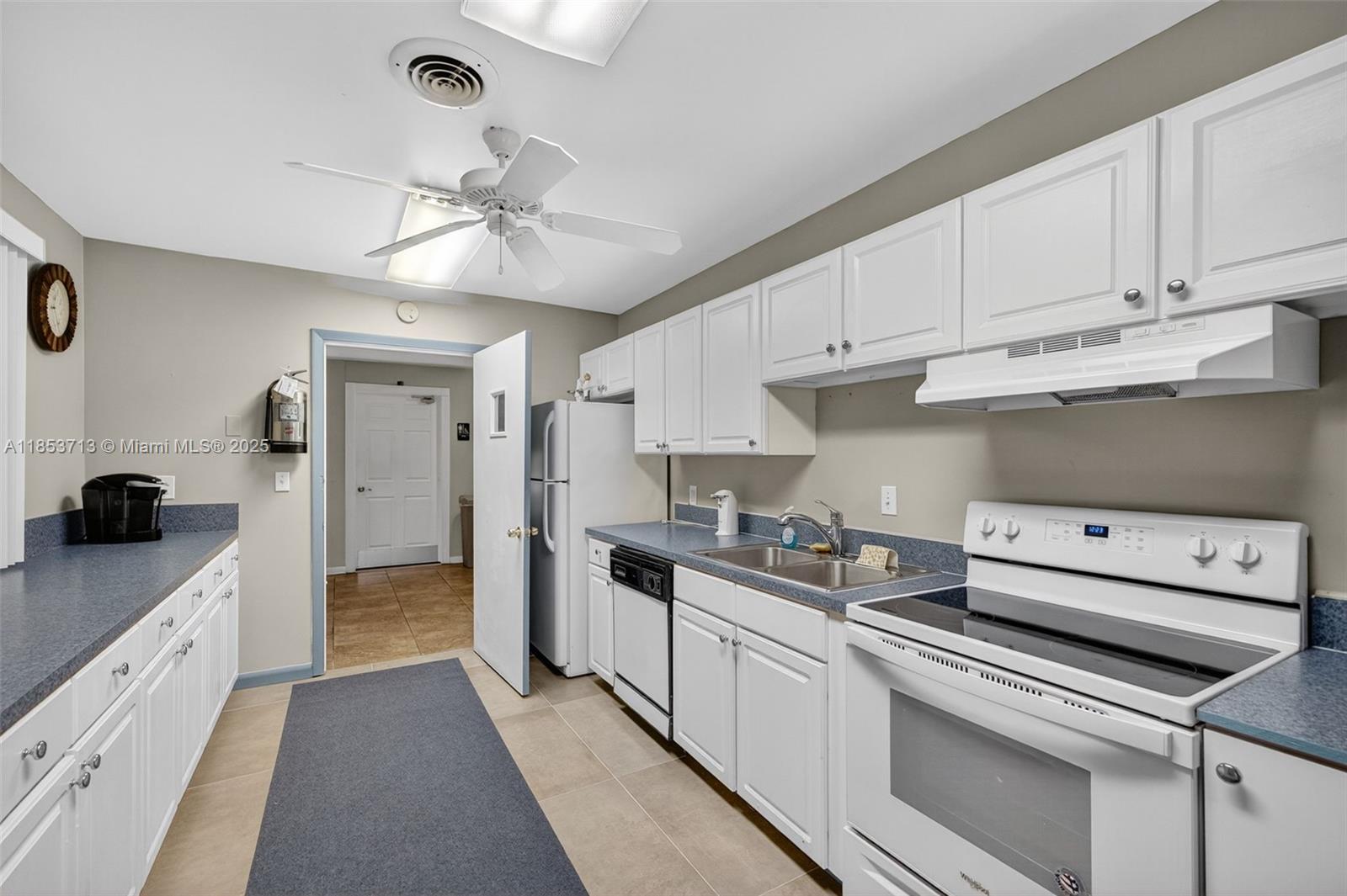 ORIOLE GOLF & TENNIS CLUB - Residential
