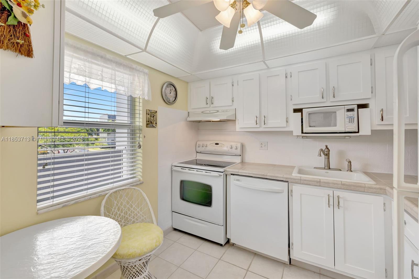 ORIOLE GOLF & TENNIS CLUB - Residential