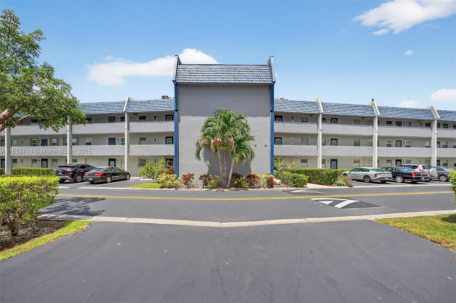 ORIOLE GOLF & TENNIS CLUB - Residential