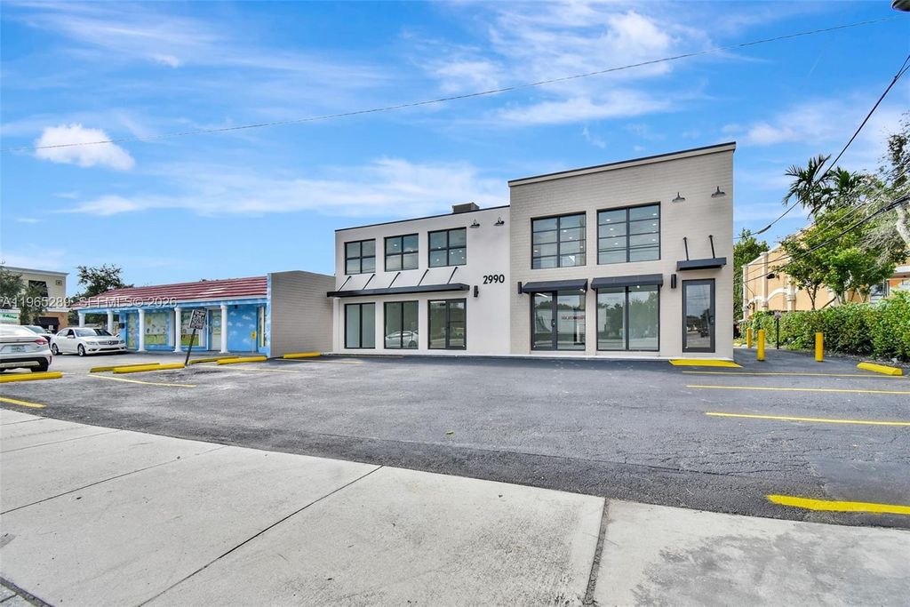 Photo of 2990 Griffin Rd #203, Dania Beach, FL 33312 (MLS # A11965289)