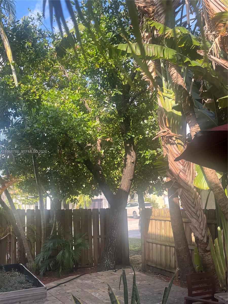 DORAL ISLES NORTH SEC ONE - Residential