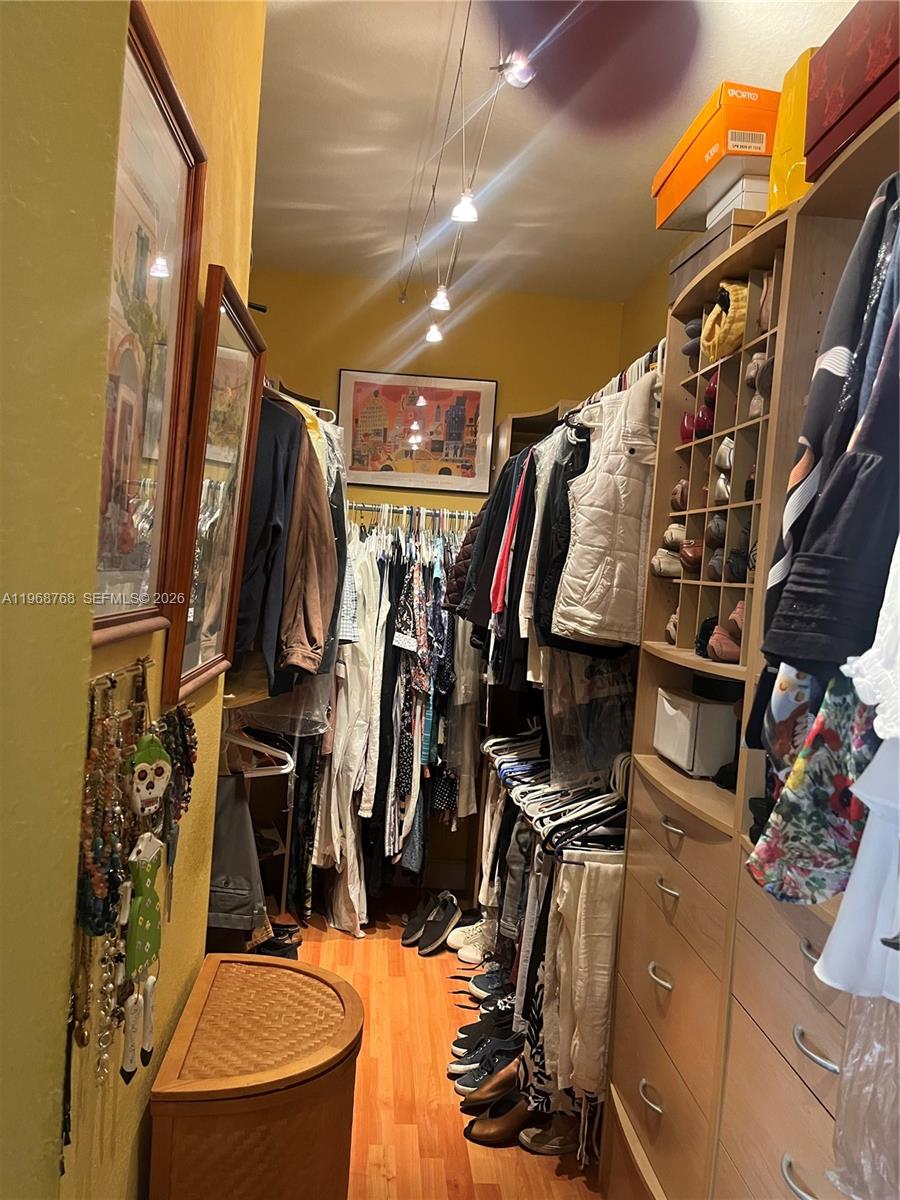 DORAL ISLES NORTH SEC ONE - Residential