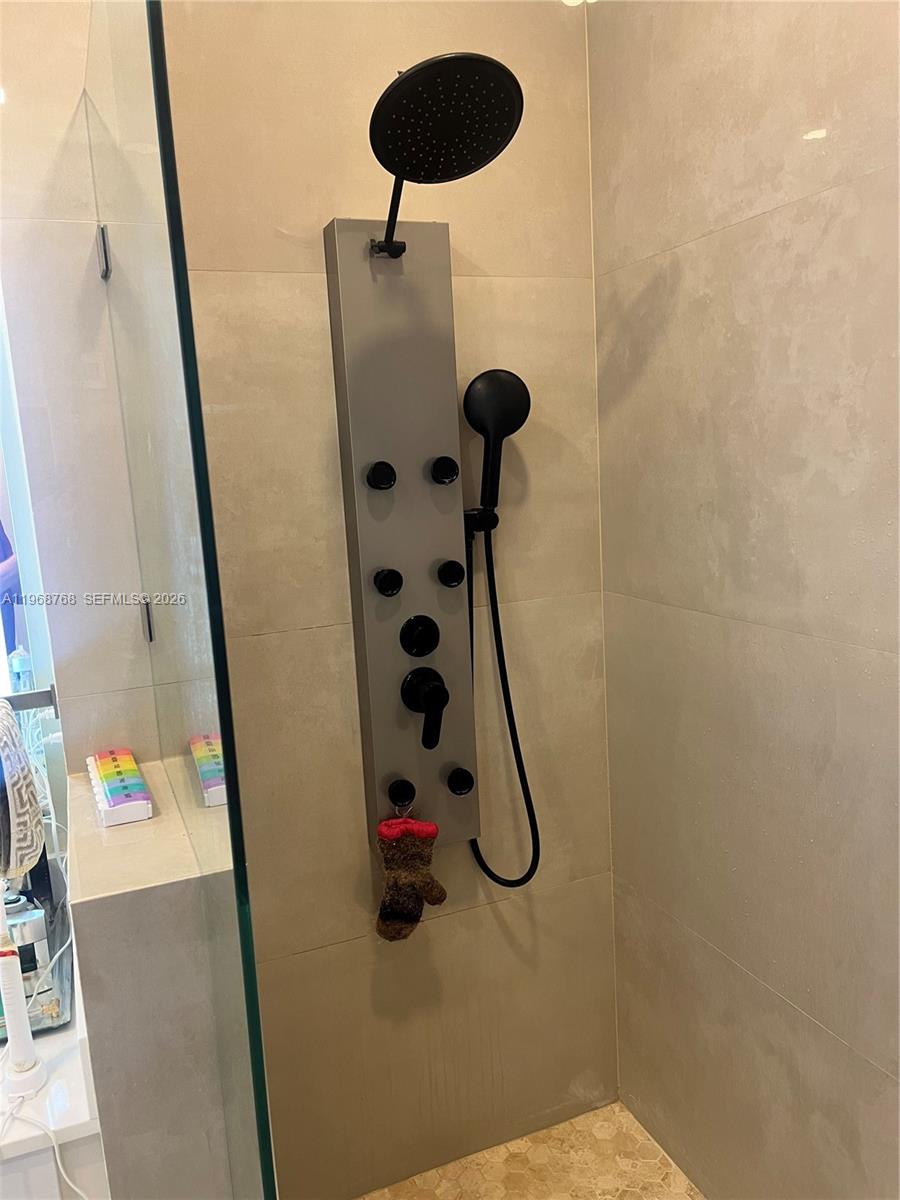 DORAL ISLES NORTH SEC ONE - Residential