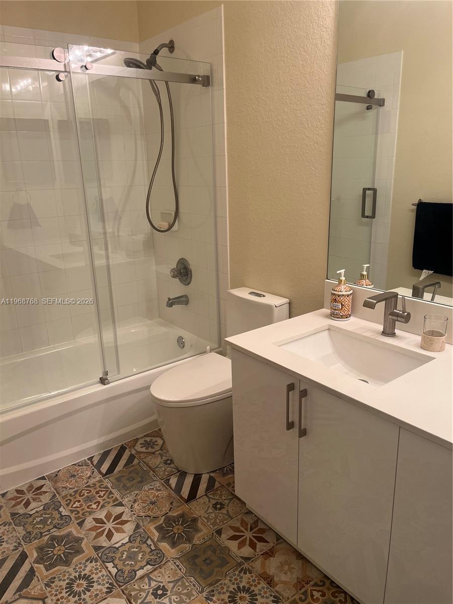 DORAL ISLES NORTH SEC ONE - Residential