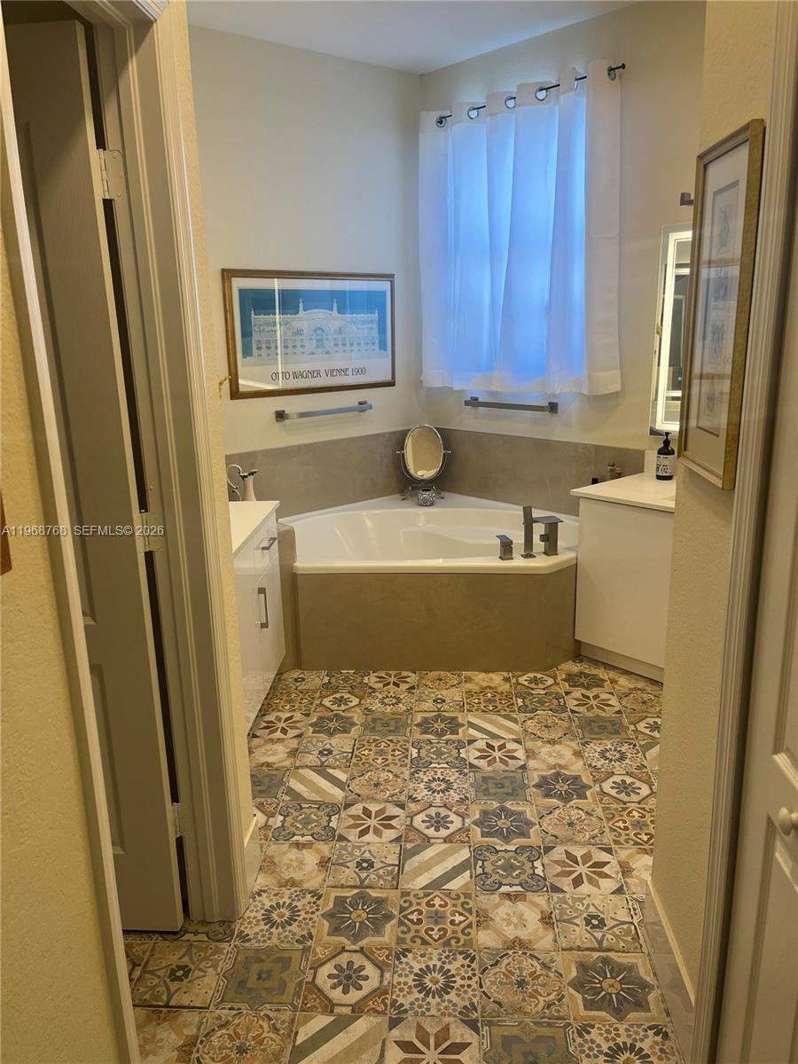 DORAL ISLES NORTH SEC ONE - Residential