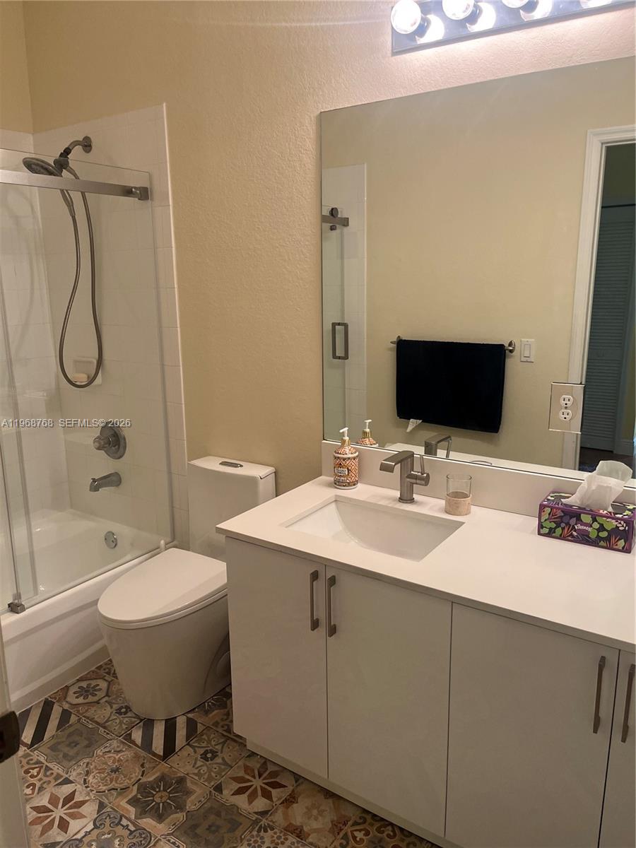 DORAL ISLES NORTH SEC ONE - Residential