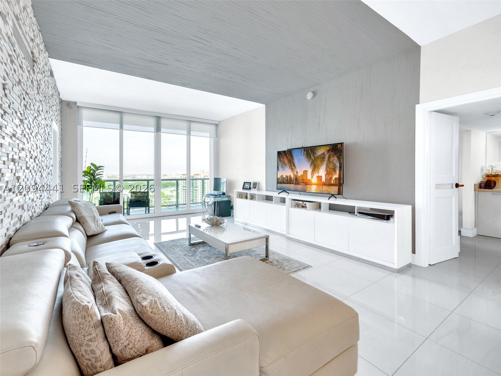 100 Bayview Dr PH01