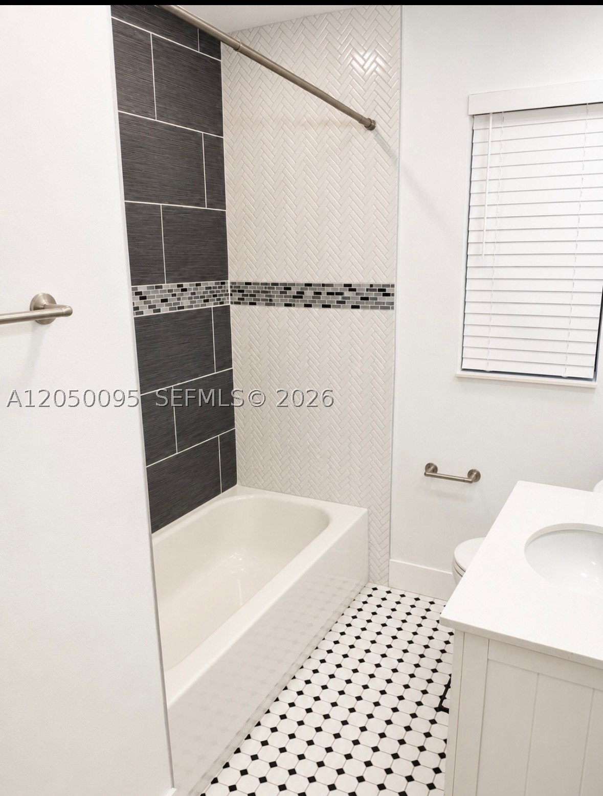 1039 NE 17th Ave -