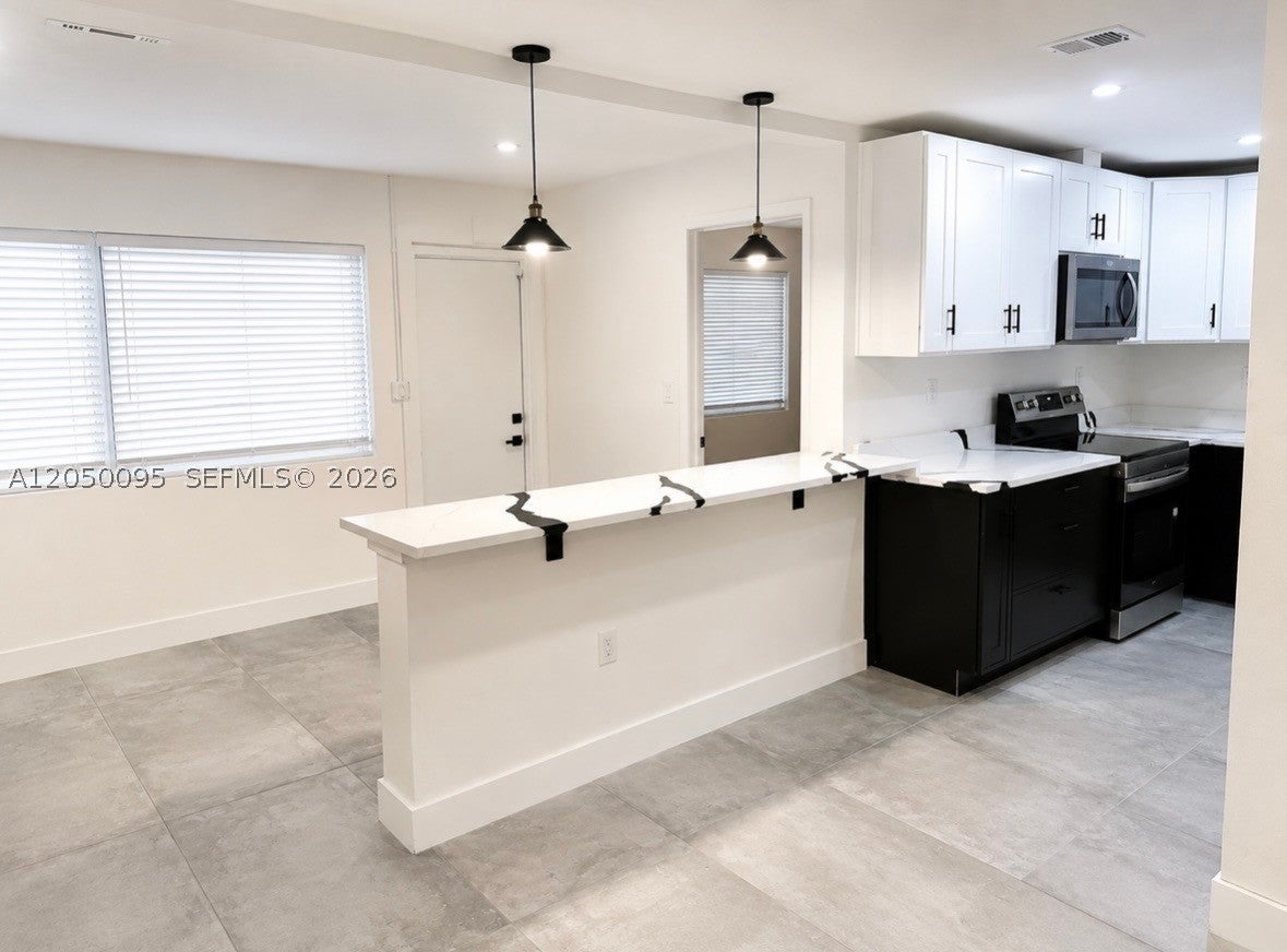 1039 NE 17th Ave - - Image 1