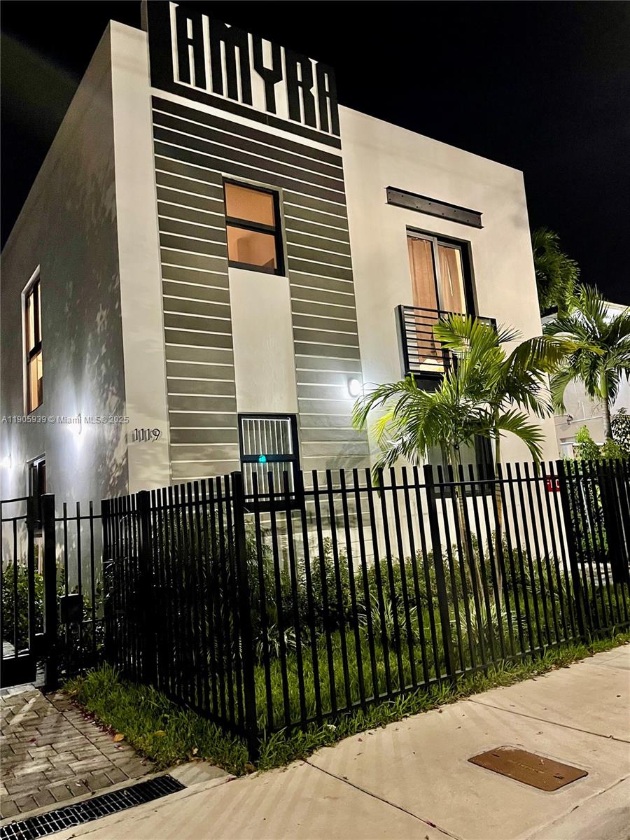 LAWRENCE ESTATE LAND CO - Residential Lease