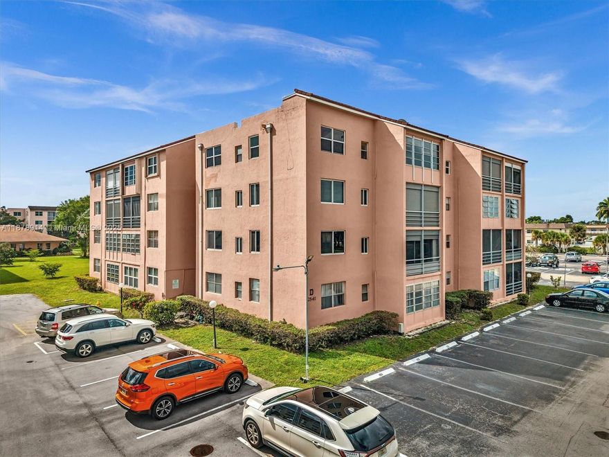 Welcome to your new home in the desirable 55+ community of Somerset! This stunning 1BR/1BA move-in ready condo offers everything you could possibly want. This corner unit provides extra privacy and natural light, making the space feel bright and inviting. The large screened patio is perfect for enjoying your morning coffee or hosting friends and family. Convenient first-floor location with easy access to all amenities: pool, fitness center, billiard room, shuffleboard, BBQ area and more. Enjoy peace of mind with gated guard entry and 24-hour security. Spacious eat-in kitchen and open layout make this home ideal for comfort and convenience. Close to shopping, dining, and entertainment. Don’t miss your chance to enjoy the best of the Florida lifestyle—schedule your showing today!