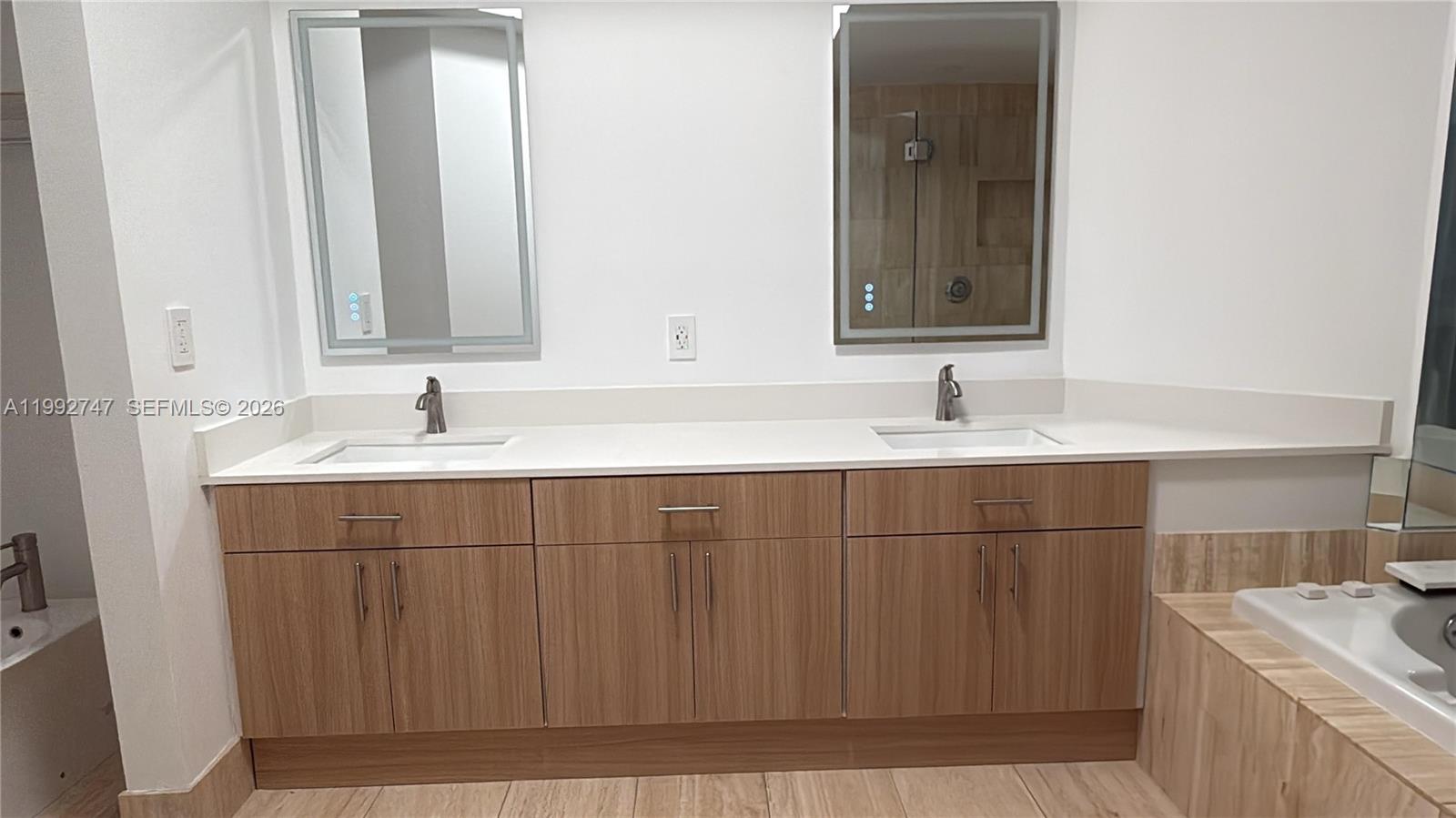 NORTH TOWER AT THE POINT - Residential