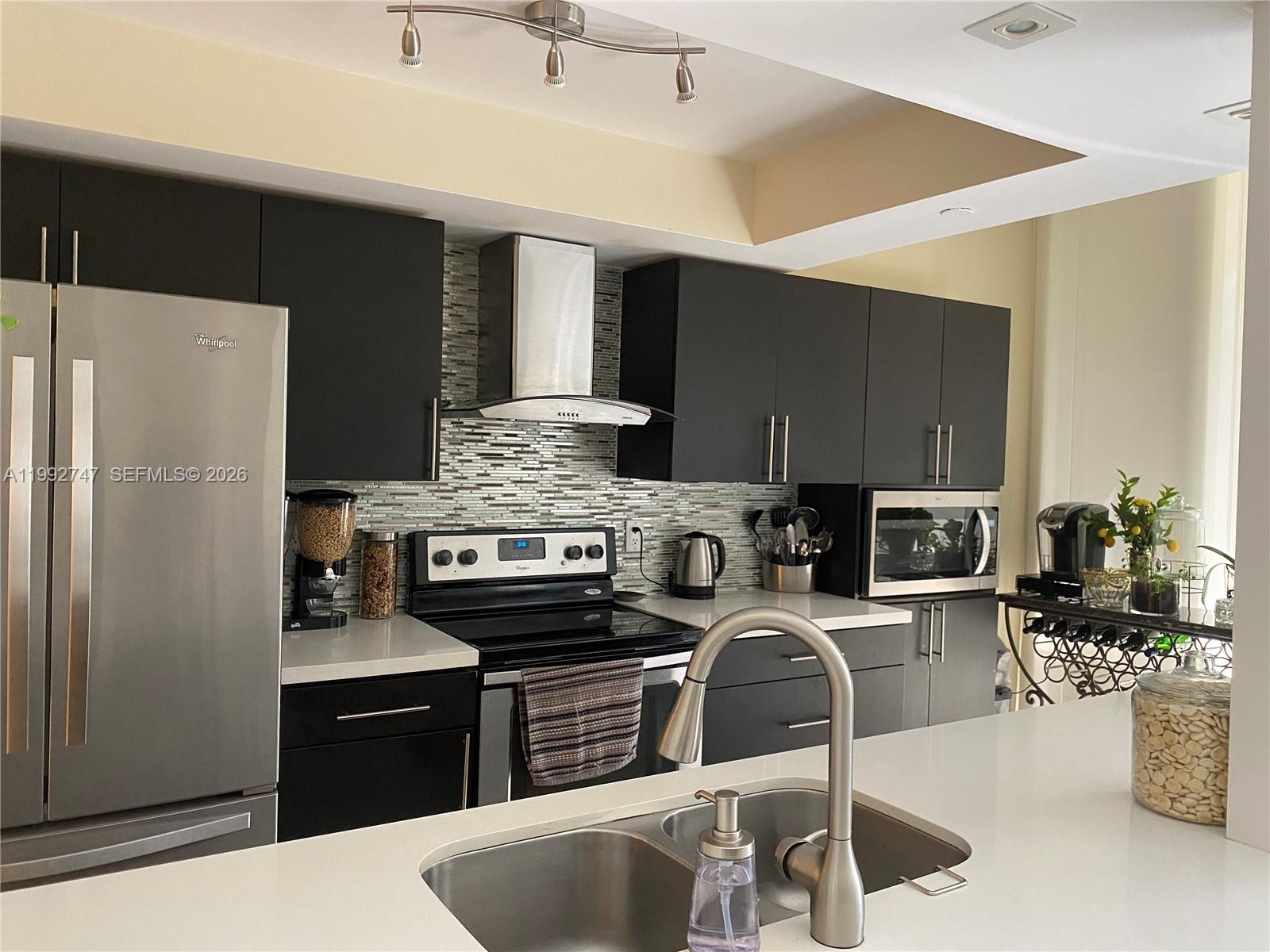 NORTH TOWER AT THE POINT - Residential