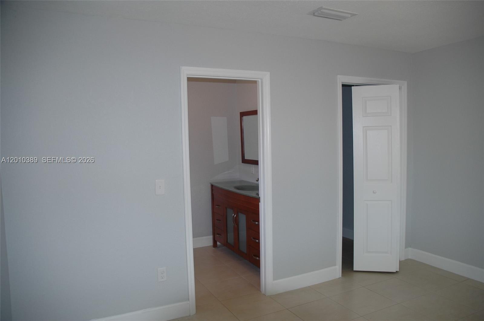MEADOW WOOD MANOR #4 - Residential