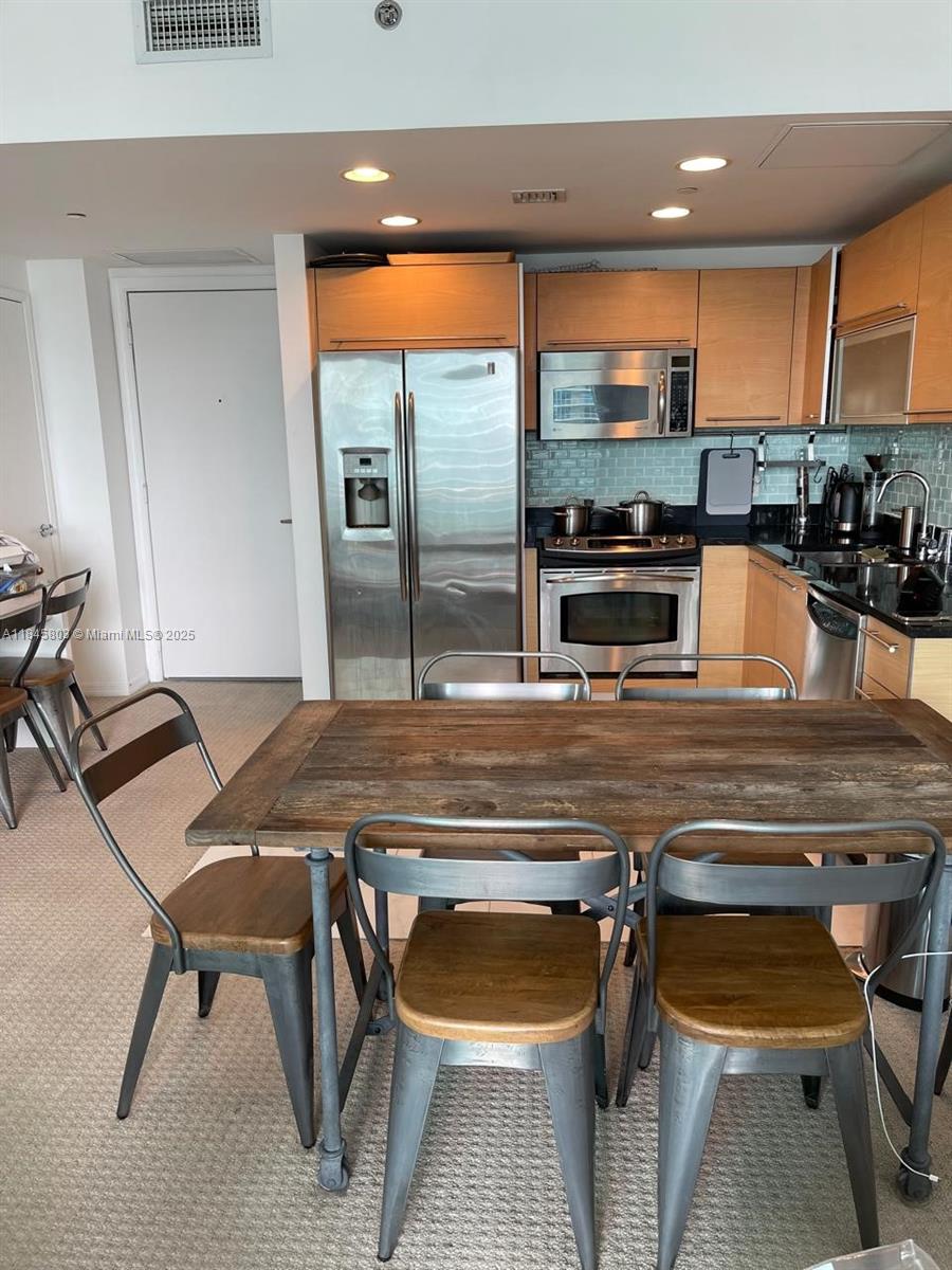 Furnished 1BD at The Plaza Brickell, available strictly from Sept 1 to March 31, 2026. Prime location on Brickell Bay Dr, in close proximity to Brickell City Centre & Financial District. Carpet floors are in good condition. Includes 1 parking space, internet & cable TV. Luxury amenities: 24/7 attended lobby & gym, 2 heated infinity pools, jacuzzi, business center, theater, kids’ playroom, washer/dryer, fridge, microwave, & dishwasher. Use Showing Assist.