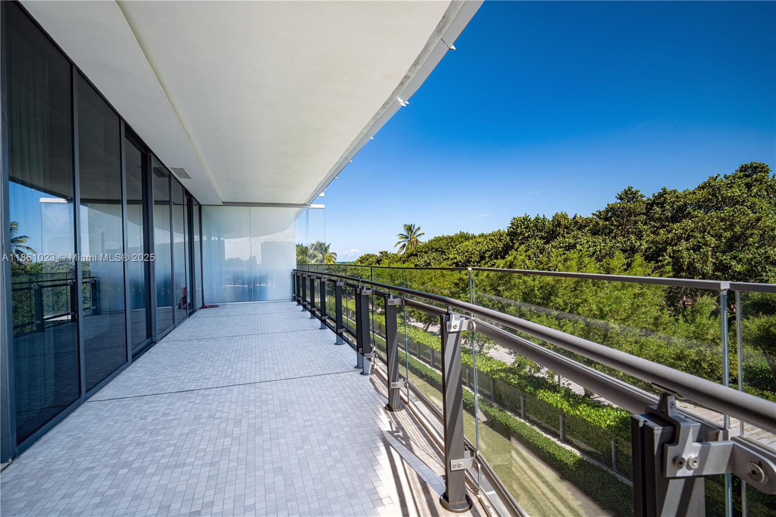 8701 Collins Ave 306