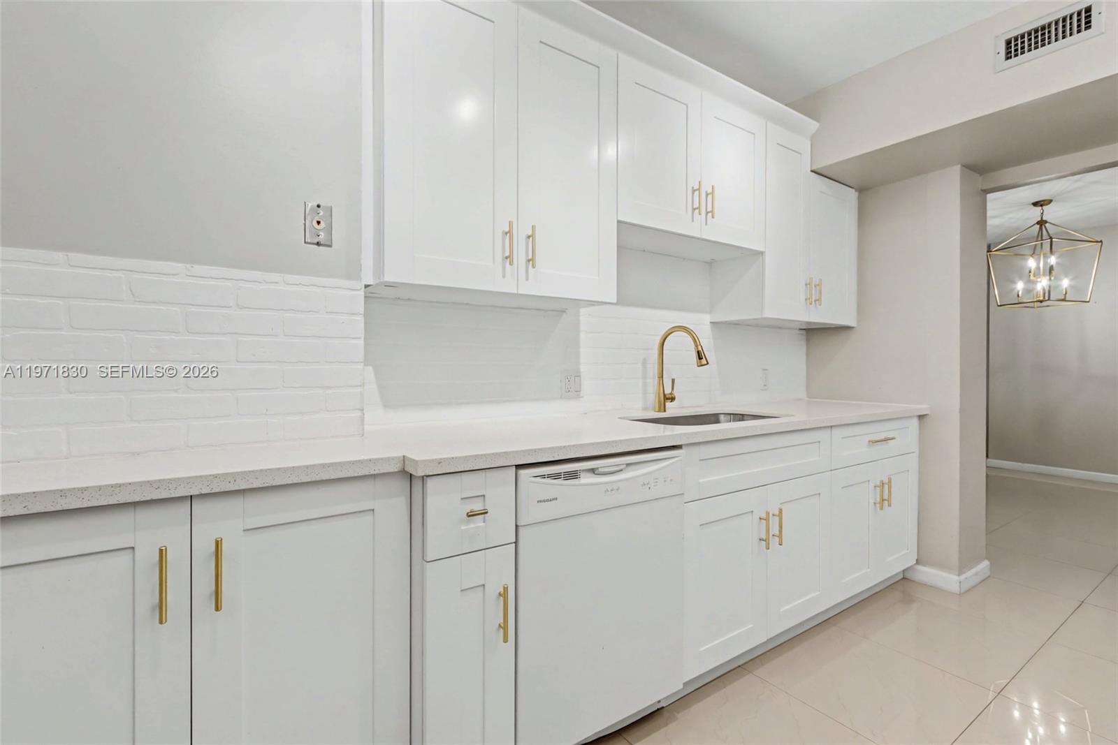 HILLCREST EAST NO 24 COND - Residential