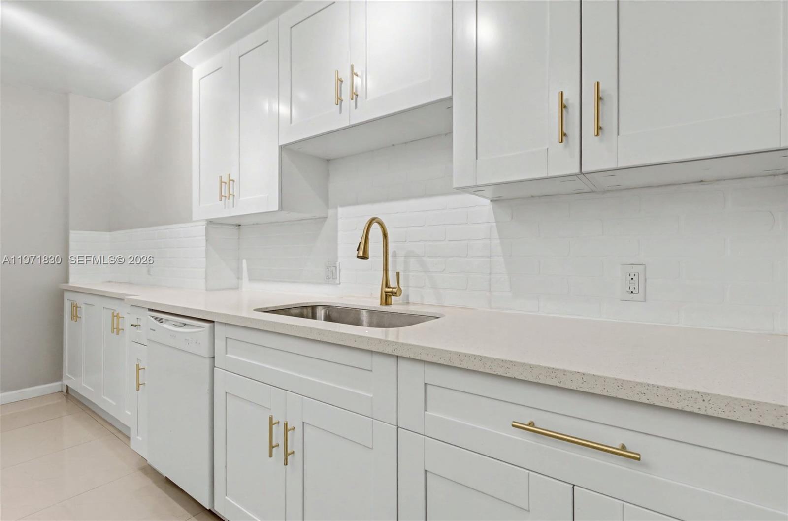 HILLCREST EAST NO 24 COND - Residential