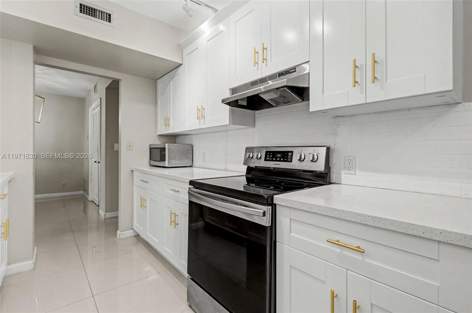 HILLCREST EAST NO 24 COND - Residential