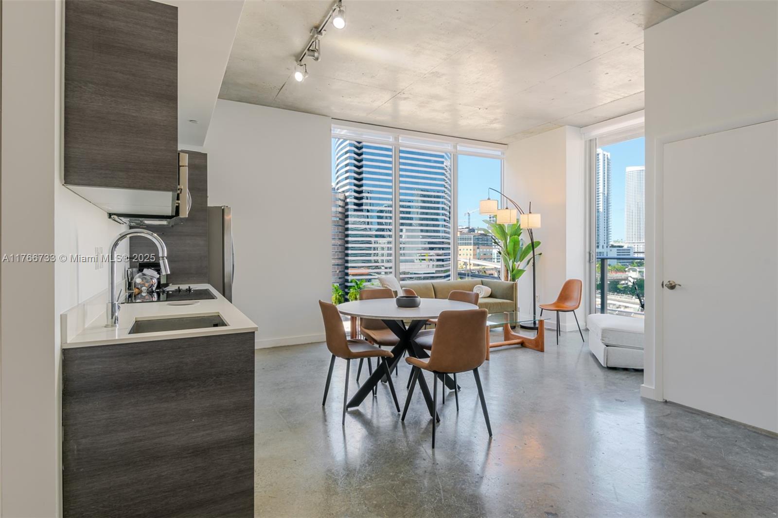 CENTRO CONDO - Residential Lease