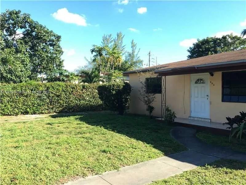 Lovely 3 bedrooms 1 bath duplex. Fenced large back yard. Central AC. Utilities are not included. Washer and dryer connection ready. Tenant occupied, it will be available since August 1st. Owner asks First and 2 month of Security deposit. Rapid approval no Hoa.